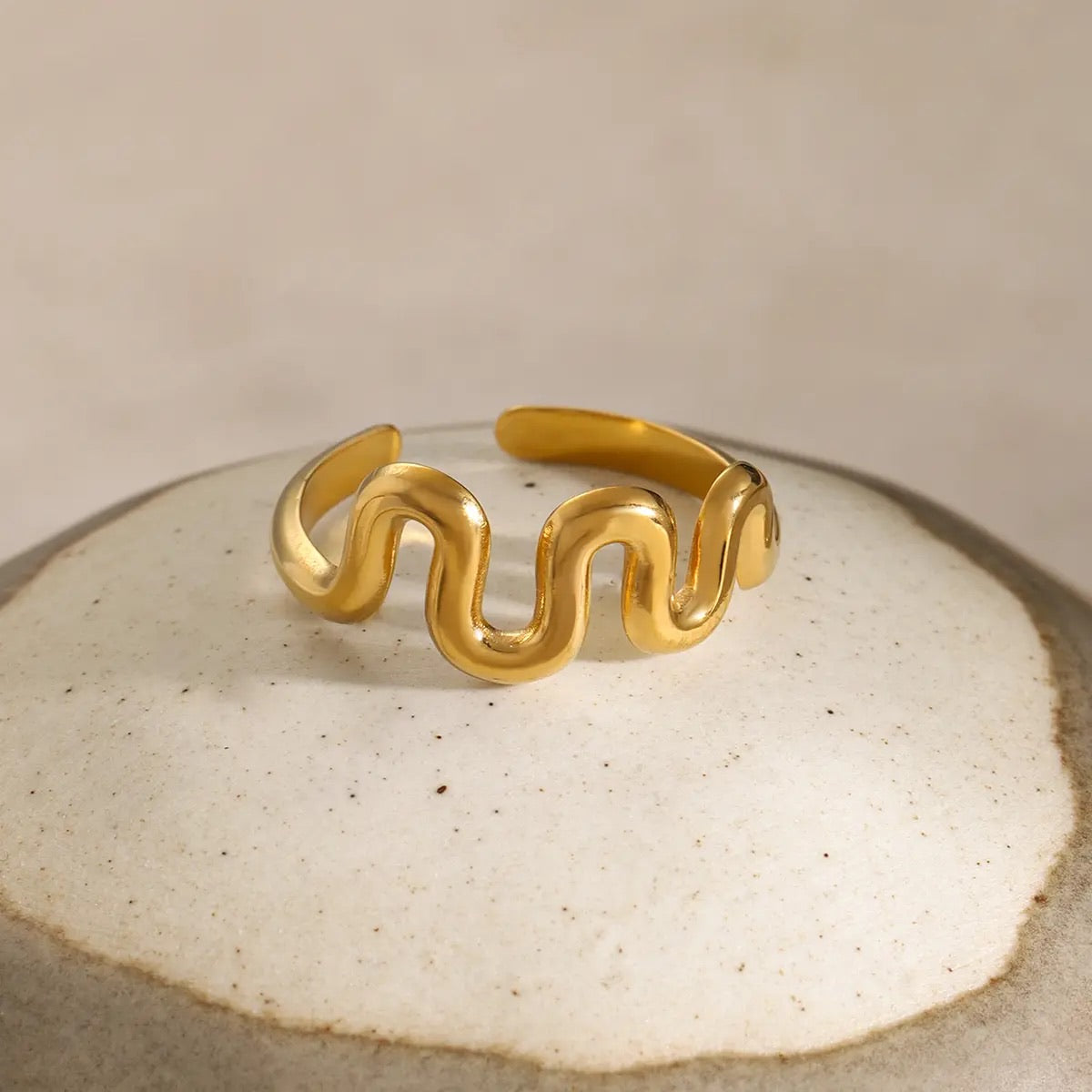 Wavy Chic Ring